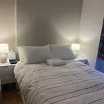 2 Bedroom Apartment Just Off Kings Road